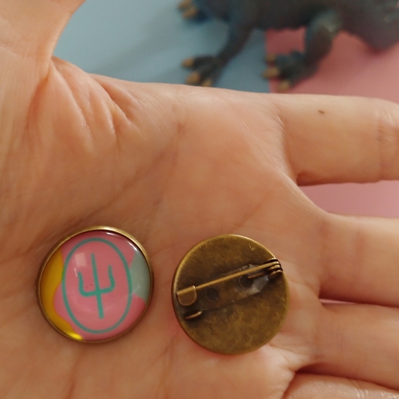 5 Twenty One Pilots Scaled Icy Glass Dome Button Badge + Level of Concern Pin - Picture 10 of 12